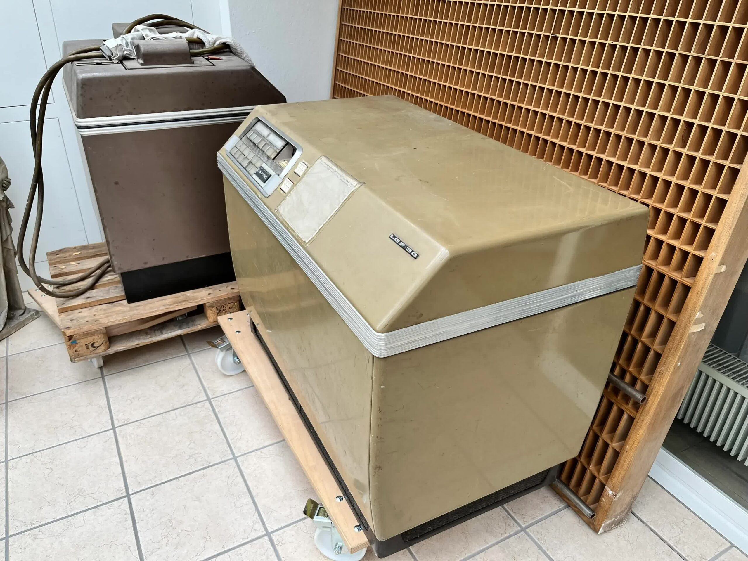 Redditor D couvre Un Ordinateur Extr mement Rare De 1956 Dans Le Sous 